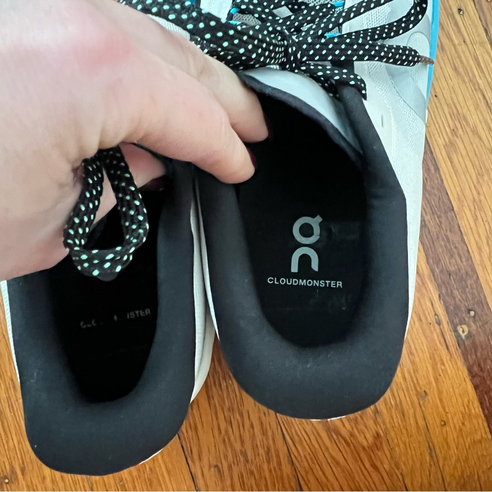 ON Running Cloudmonster 2 women’s shoes 9.5 white cream blue EUC worn once - Picture 6 of 8